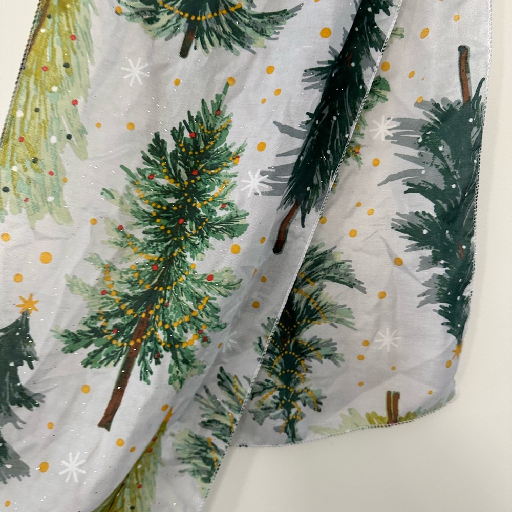 Adorable Christmas tree 🎄 scarf